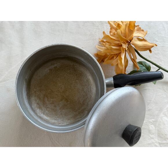 Wear-Ever 3qt 7" Sauce Pan No. 752 with lid 1930's - Picture 3 of 4